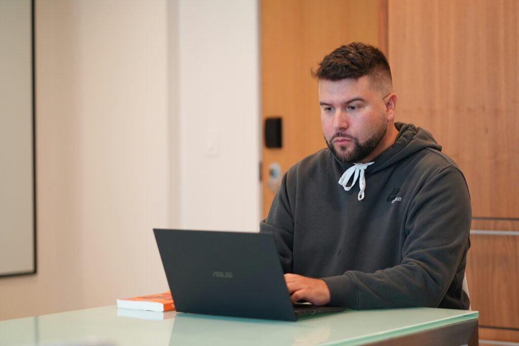 A man using a laptop, learning about the differences between Supplemental Security Income (SSI) and Social Security Disability Insurance (SSDI).