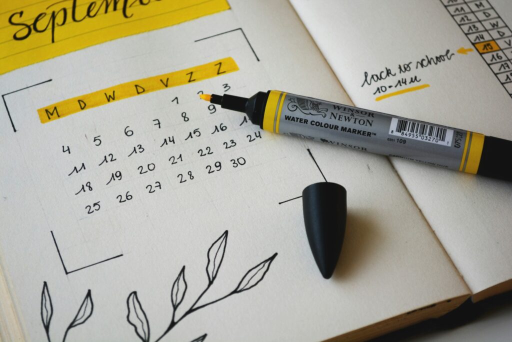A calendar highlighting long wait times, illustrating that an SSDI hearing may take up to 583 days.